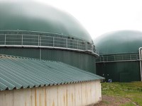 Ein unzureichendes Sicherungskonzept gegen Absturz führte an einer Biogasanlage zu einem Unfall mit lebenslangen Folgen für den Betroffenen.