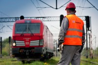 Der Auftrag an die Mitarbeiter im Fahrleitungsbau lautete: Im Zuge einer Freischaltung von Speiseleitungserdkabeln (Spannungsebene 15 kV) einen Teil der Sicherheitsmaßnahmen durchzuführen, die zu einem Schaltposten
führten.