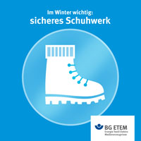 Um Stürzen besonders im Winter vorzubeugen, müssen die richtigen Schuhe getragen werden. Die besten Begleiter bieten festen Halt und eine  rutschsichere Sohle – abgetragene Schuhe solltet ihr besser austauschen.
