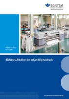 (09.07.2019) Bei der Aufstellung, der Inbetriebnahme und beim Arbeiten mit großformatigen Digitaldruckmaschinen müssen Anforderungen der Arbeitssicherheit und des Gesundheitsschutzes beachtet werden.