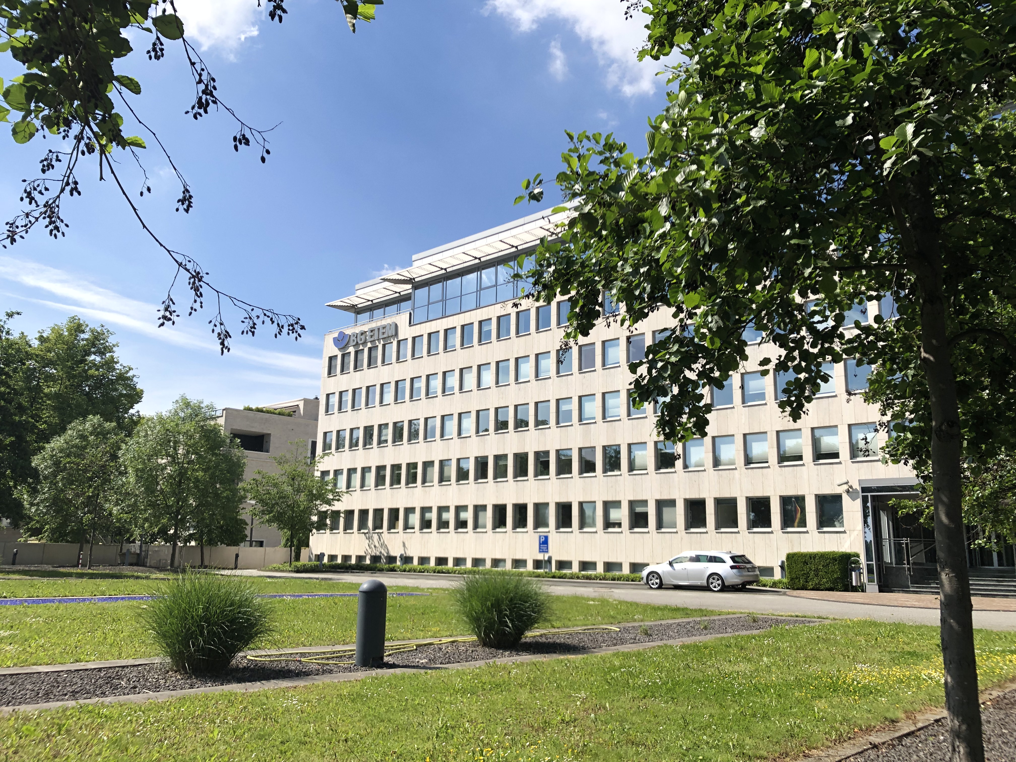 Hauptverwaltung der Berufsgenossenschaft Energie Textil Elektro Medienerzeugnisse am Gustav-Heinemann-Ufer in Köln