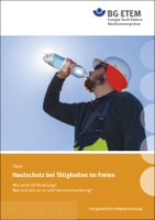 Sind Arbeiten im Freien erforderlich, so bieten technische Maßnahmen vorrangig Schutz vor der Sonnenstrahlung (UV-absorbierende Überdachungen, Sonnenschirme und -segel etc.). Lassen sich diese Maßnahmen nicht umsetzen, sollte man organisatorisch vorgehen: die Arbeitszeit an der Sonne so kurz wie möglich halten, z. B. vorbereitende Tätigkeiten im Schatten erledigen oder körperlich anstrengende Arbeiten in die die kühleren Morgenstunden verlegen. Schließlich kommt auch persönliche Schutzkleidung zum Einsatz (den Körper bedeckende Kleidung mit speziellem UV-Schutz, Kopfbedeckung mit Krempe und/oder Nackenschutz, Sonnenschutzbrille) sowie wasserfeste Sonnenschutzcremes mit hohem Lichtschutzfaktor (mindestens LSF 30). Die Verwendung dieses Bildes ist nur in Verbindung mit der Medienankündigung und nicht zu anderen Zwecken gestattet.