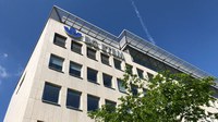 (04.05.2023) Der Vorstand der Berufsgenossenschaft Energie Textil Elektro Medienerzeugnisse (BG ETEM) hat am 4. Mai beschlossen, den Beitragsfuß auf 2,84 zu senken. Der Beitragsfuß ist eine Rechengröße, die gemeinsam mit der Gefahrklasse des Betriebes und seiner Lohnsumme zur Berechnung der Beitragshöhe dient. Durch diese Entscheidung reduziert sich der durchschnittliche Mitgliedsbeitrag auf 0,78 Euro je 100 Euro Lohnsumme, ein Cent weniger als im vergangenen Jahr.