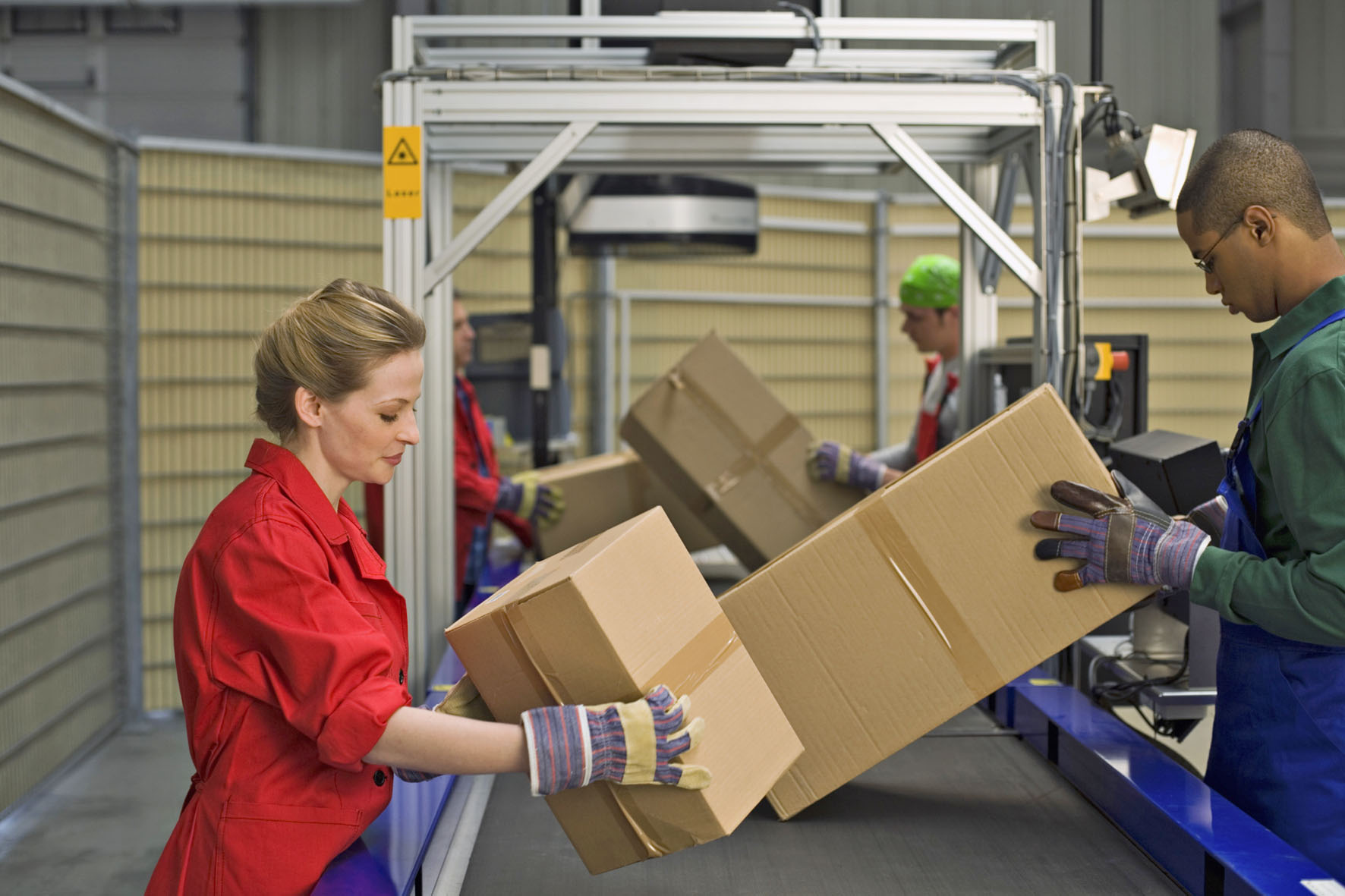 Geld verdienen in den Semesterferien: Aushilfsjobs, etwa in der Logistik, sind bei Studenten gefragt. Foto: djd/BG ETEM/thx